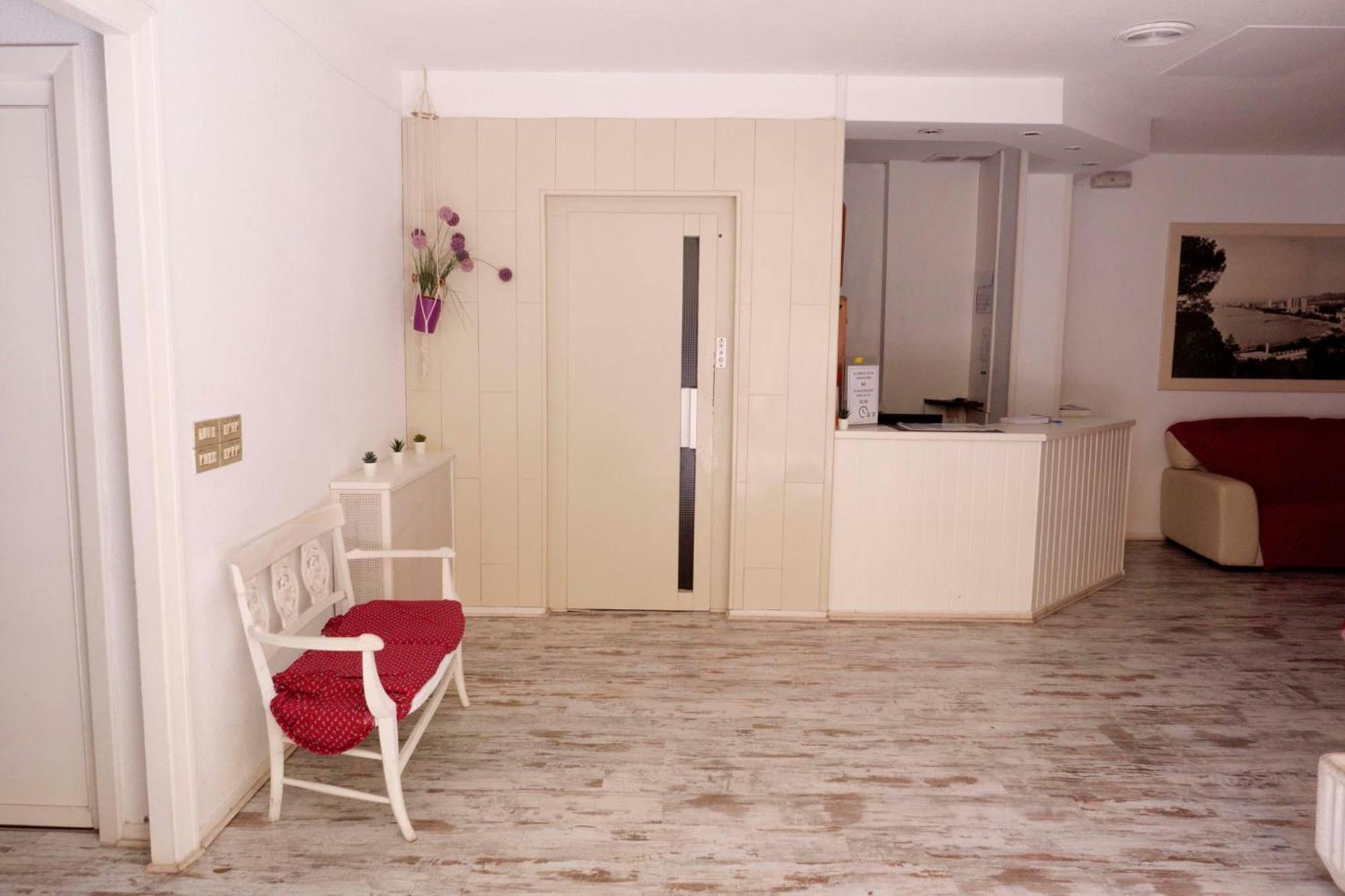 Hostal La Torre Бенікасім Екстер'єр фото